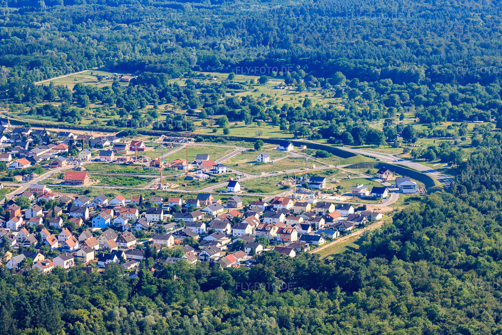 Luftbild: Neubaugebiet Vogelring in Jockgrim im Bundesland Rheinland-Pfalz in Deutschland. Foto: IMG_42418.jpg vom 27.06.2011 durch Werner Riehm/FLY-FOTO.de