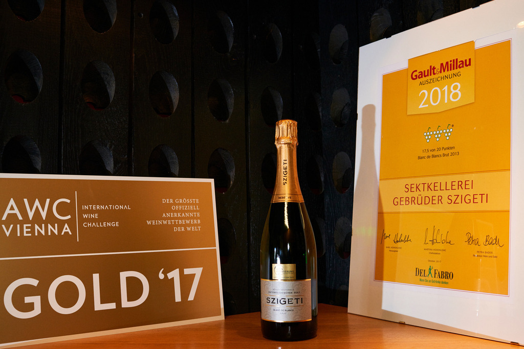 Sektkellerei Szigeti | Gols, Austria - February 19, 2018: Sektkellerei Szigeti; Auszeichnung des Szigeti Blanc de Blancs (Brut) mit Gold 2017. - Realisiert mit Pictrs.com