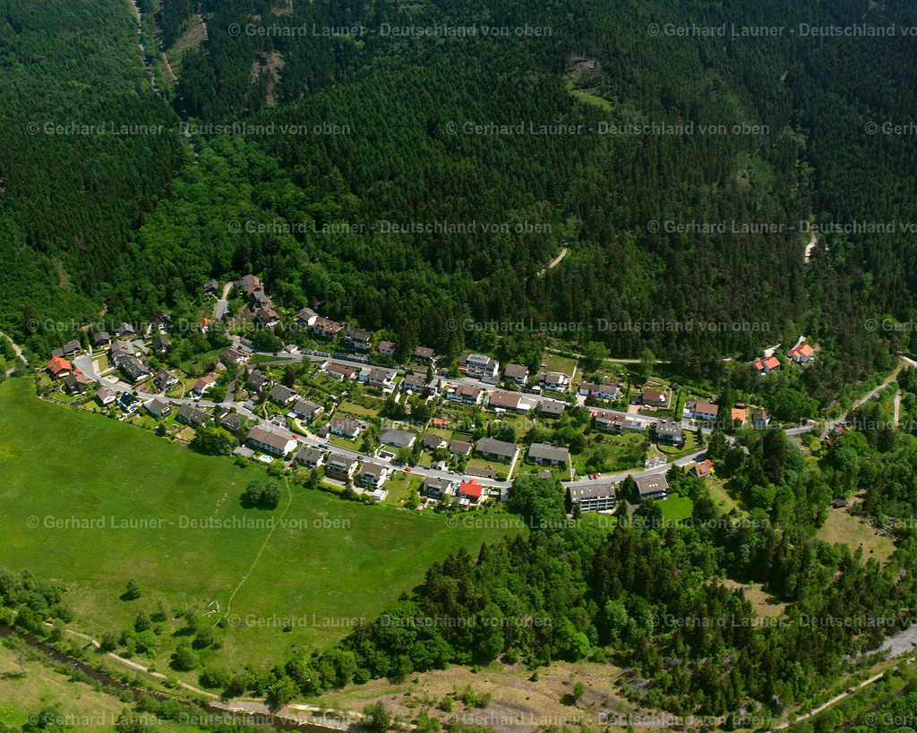 2638651 | LAUTENTHAL 09.06.2006 Wald- Gebiete und Forstflächen umsäumen das Siedlungsgebiet des Dorfes in Lautenthal im Bundesland Niedersachsen, Deutschland // Village - view on the edge of forested areas in Lautenthal in the state Lower Saxony, Germany Foto: Gerhard Launer