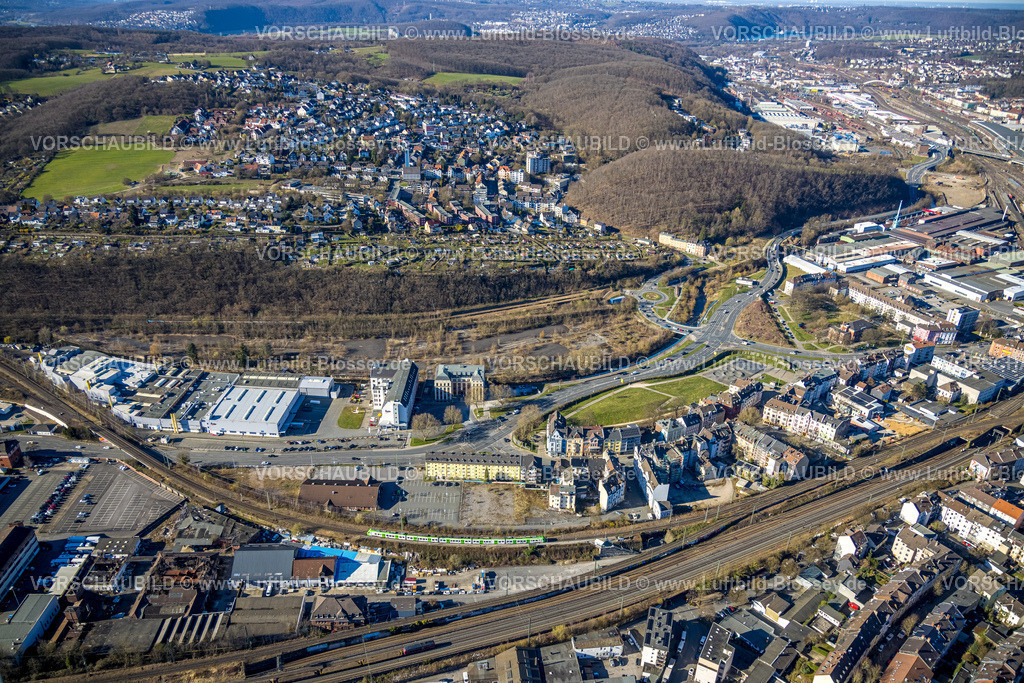 Hagen250302663 | Luftbild, Bahnhofshinterfahrung, Park und Grünfläche "Bohne", Varta Insel und hinten Ortsteil Kuhlerkamp, Wohngebiet Wehringhausen, Hagen, Ruhrgebiet, Nordrhein-Westfalen, Deutschland
