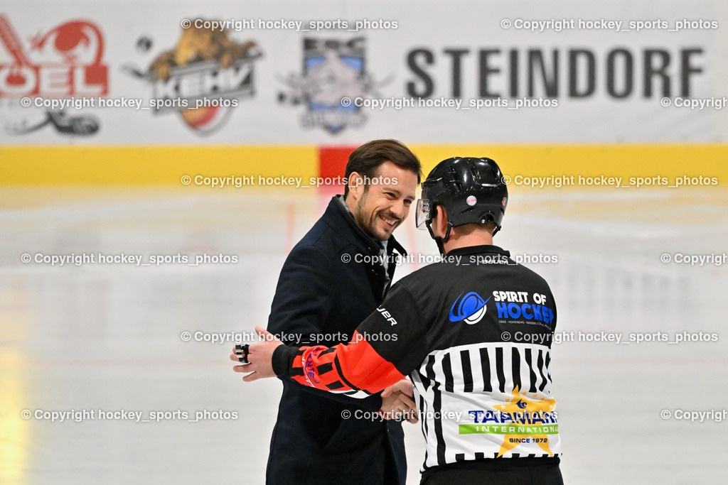 ESC Steindorf vs. EC Spittal Hornets 3.12.2022 | Kärntner Landesrat Sebastian Schuschnig, Puck Spende, HOLZER Daniel Referee