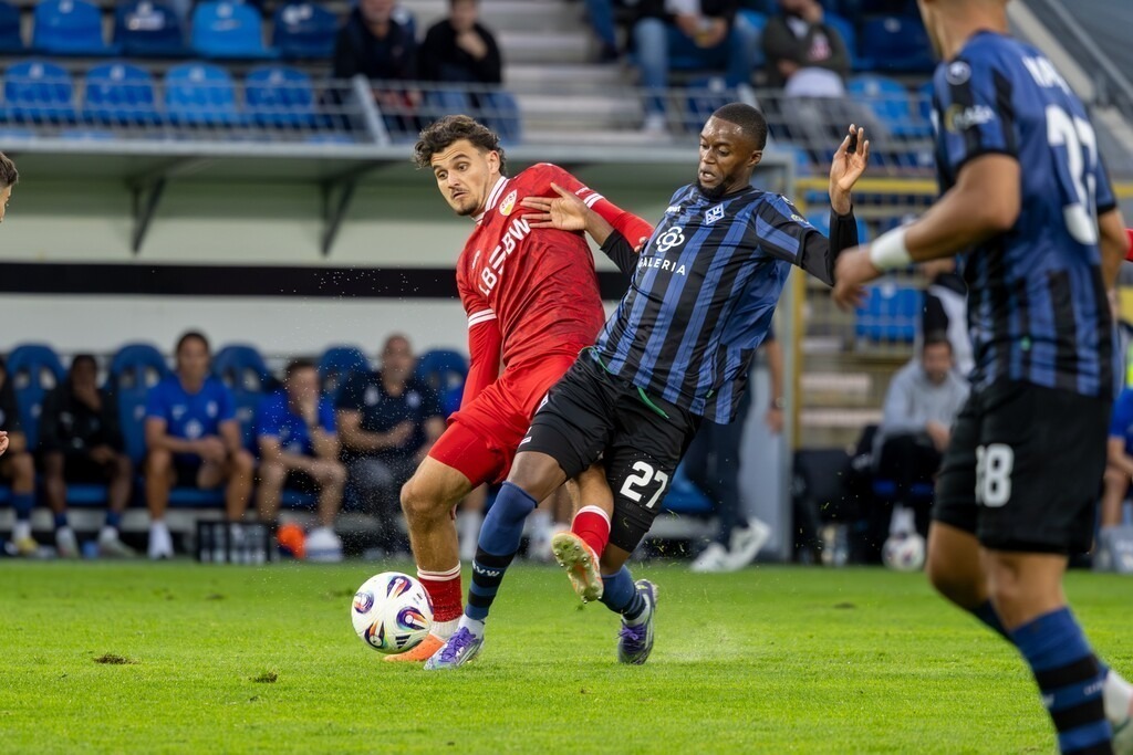 Fußball 3. Liga, Saison 2025/26, 6. Spieltag: Waldhof Mannheim gegen VfB Stuttgart II***Bild: Adama Diakhaby (27, Mannheim) behauptet den Ball | Fußball 3. Liga, Saison 2025/26, 6. Spieltag: Waldhof Mannheim gegen VfB Stuttgart II***Bild: Adama Diakhaby (27, Mannheim) behauptet den Ball - Realisiert mit Pictrs.com