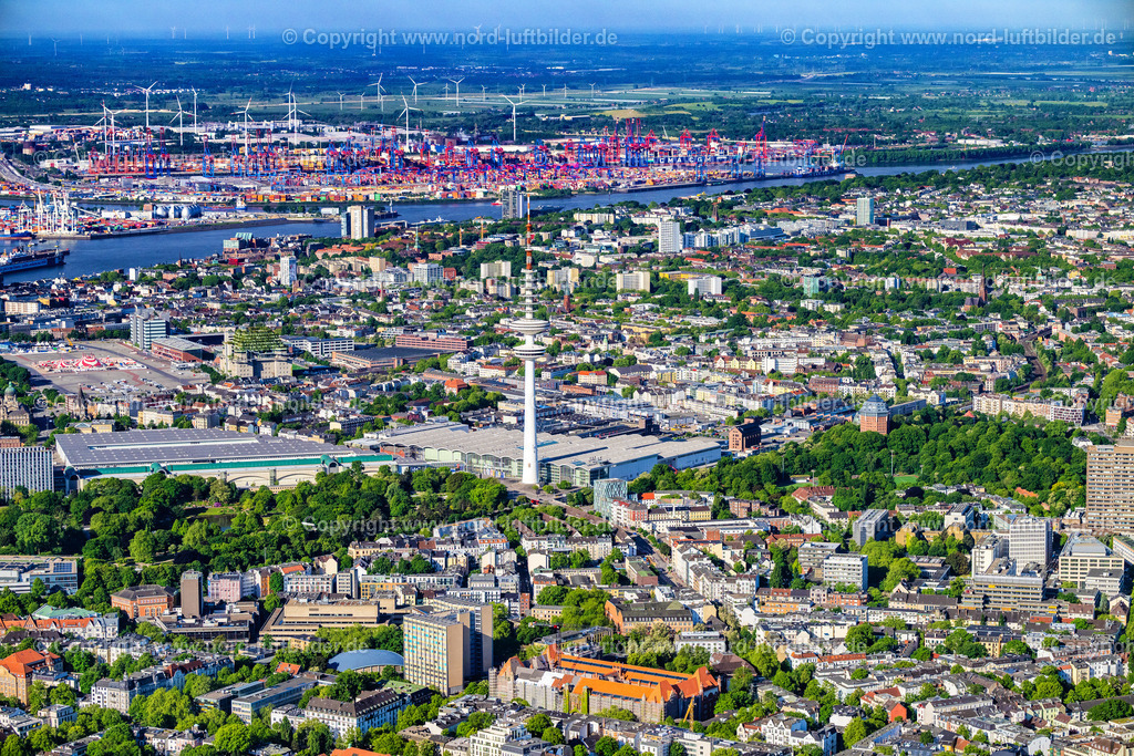 Hamburg_Panorama_Fernsehturm_Heinrich_Herz_Turm_ELS_1239240525 | HAMBURG 24.05.2025 Fernmeldeturm- Bauwerk und Fernsehturm " Heinrich-Hertz-Turm " in Hamburg, Deutschland. Weiterführende Informationen bei: DFMG Deutsche Funkturm GmbH. // Television Tower " Heinrich-Hertz-Turm " in Hamburg, Germany. Further information at: DFMG Deutsche Funkturm GmbH. Foto: Martin Elsen