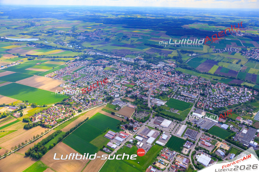 Die Luftaufnahme der Stadt Ichenhausen wurde vom UL-Flugzeug heraus erstellt ( keine Drohne )- hohe Auflösung für beste Qualität