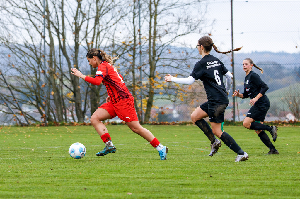 HOHFCH_251109_7540 | 1.FC Heidenheim 1846 II vs. GAST, Fußball, Frauen, Bezirksliga, 2025/2026, X. Spieltag, 03.10.2025 in Heidenheim, Kunstrasen b. Voith-Arena West(Foto: Michael Bulling) - Realisiert mit Pictrs.com