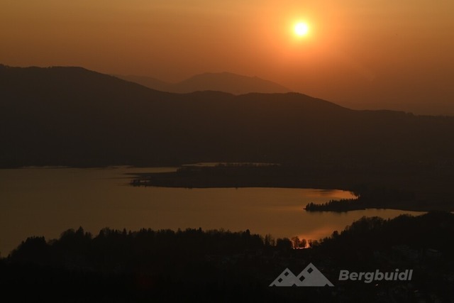 Kochelsee 2025-09 | Landschaftsfotografie Berge Mountain Landscape FotografieNatur Bilder Buidl Bergbuidl Bayern Heimat BergfotografieSonnenaufgang Sonnenuntergang Hobbyfotograf Bilderverkauf Leinwand - Realisiert mit Pictrs.com