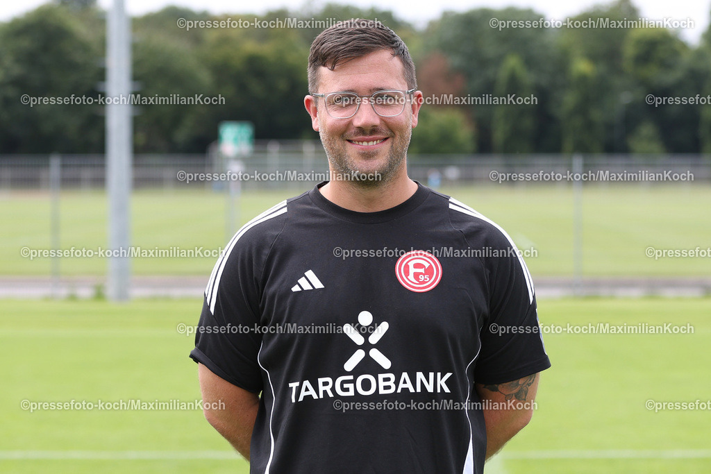 Due2BL25072401028 | Physiotherapeut Mathias Eckl ; Fortuna Düsseldorf; 2. Bundesliga, Porträttermin 2024/2025