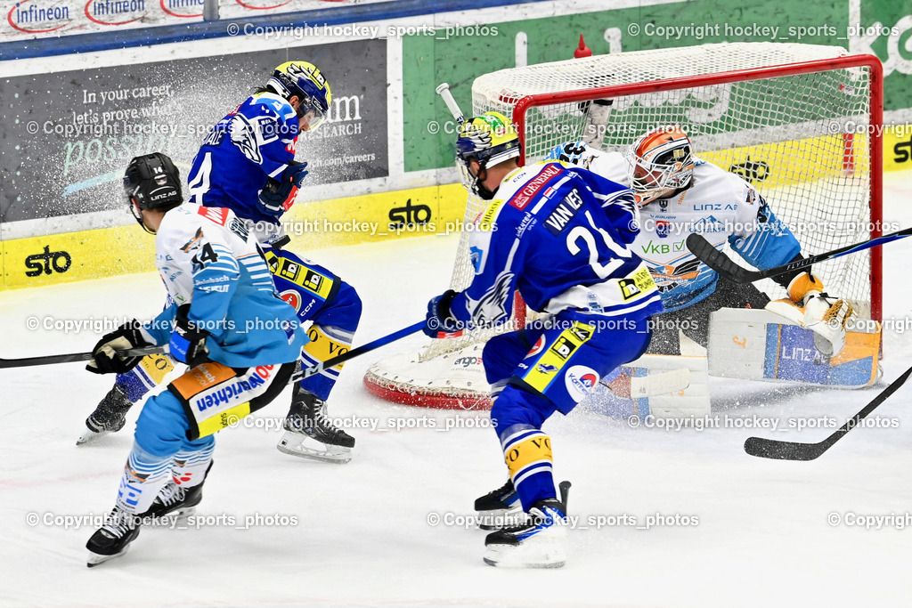 EC IDM WÄRMEPUMPEN VSV vs. Steinbach Black Wings Linz | #26 Guus van Nes EC VSV, #32 Rasmus Tirronen Black Wings Linz, #14 Henrik Neubauer Black Wings Linz, #74 Joel Teasdale EVC VSV, EC IDM WÄRMEPUMPEN VSV vs. Steinbach Black Wings Linz, EC IDM WÄRMEPUMPEN VSV vs. Steinbach Black Wings Linz am 04.03.2026 in Villach (Stadthalle Villach), Austria, (Photo by Bernd Stefan)
