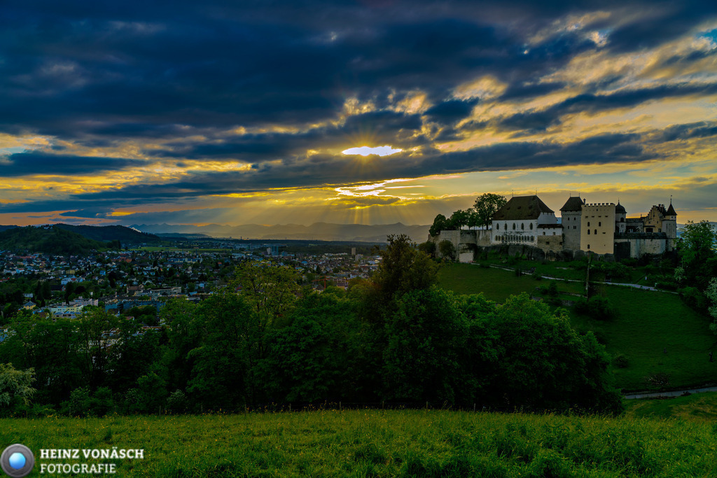 Alte_Architektur_0040 | Alle Bilder von Heinz Vonäsch Fotografie können alle zu günstigen Preisen gekauft werden! Download der Bilder, Ausdrucke, Postkarten, Tassen T-Shirts, Kalender, Alu- Dibond usw. - Realisiert mit Pictrs.com