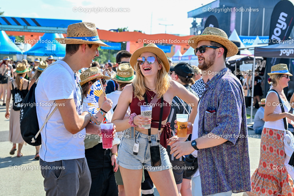 Lido Sounds Festival Linz 2024_ 28.06.2024-55 | 28.06.2024, Linz, AUT, Lido Sounds Festival Linz 2024, im Bild Besucher, Menschen, Musik, Festival