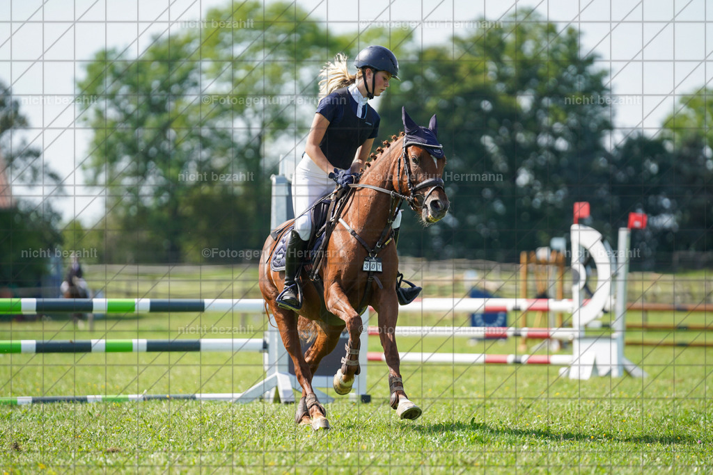 20230917-FAH09458 | Landsberg am Lech, 2023, Kaufbeuren, Kempten, Allgäu, Turnierfotografen Bayern, Fotoagentur Herrmann, Turnierbilder, Reitsport Fotos, Pferdefotograf, Augsburg, Bad Tölz, Dachau, Karlsfeld, Memmingen, Buchloe, Schwabmünchen