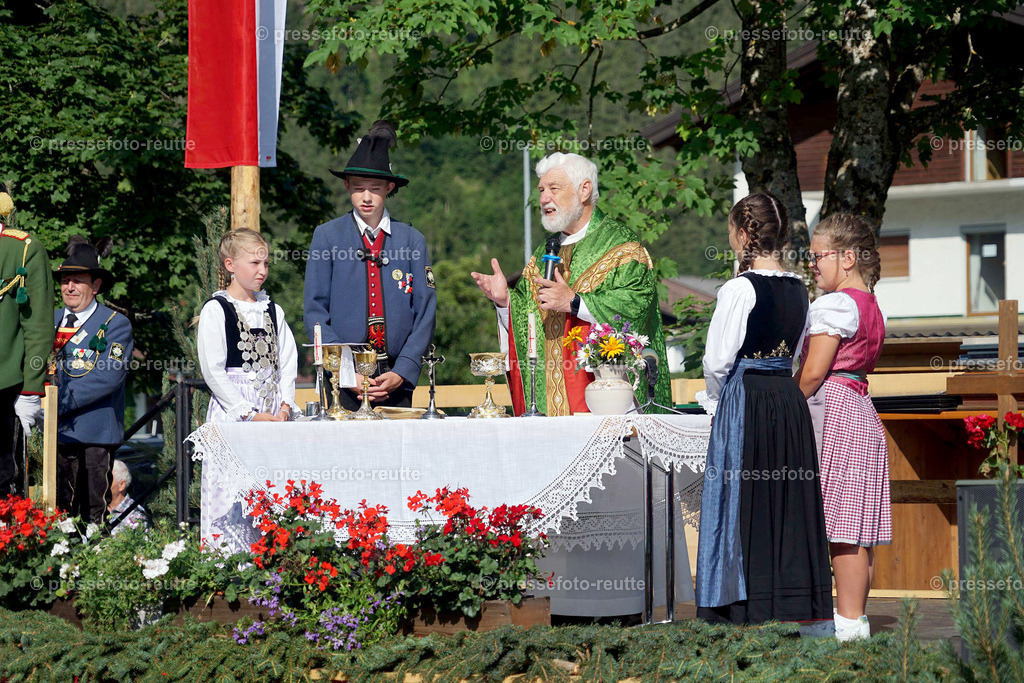 1a-news-2023-Juli23-Regimentsschuetzenfest-Steeg-Feldmesse-DSC07036 | Info aus dem Bezirk Reutte/Ausserfern Tirol sowie eine umfangreiche Bilddatenbank über die gesamte Region: Lechtal, Talkessel Reutte, Tannheimertal, Zwischentoren. Lech, Plansee, Zugspitze, Grenztunnel, B179, Fernpassstraße, Verkehr, Lawinen, Tradition, - Realisiert mit Pictrs.com