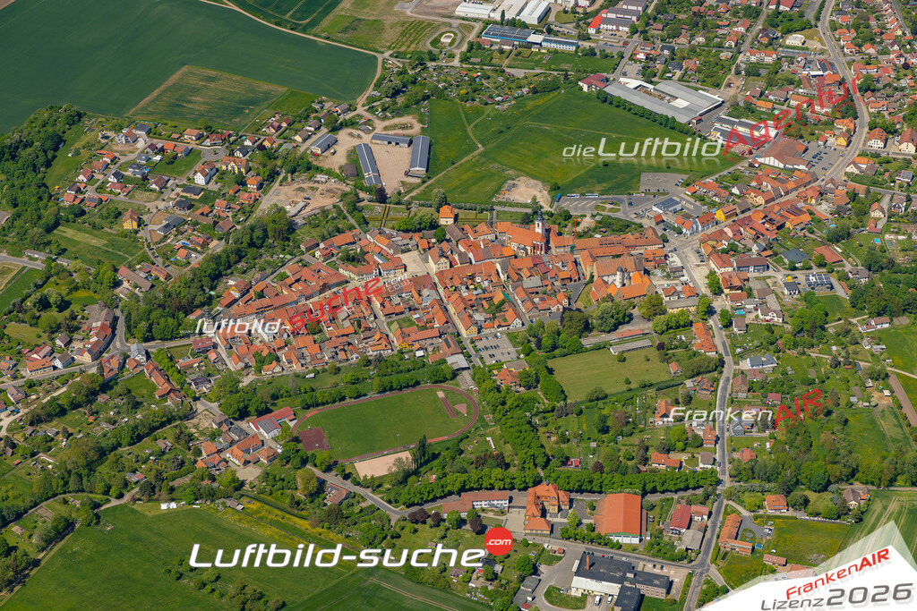 Das Luftbild der Stadt Römhild wurde 2022 vom Flugzeug heraus erstellt (keine Drohnen-Aufnahmen) Aufnahmehöhe ca.450 Meter- hohe Bildauflösung und Druck-Qualität. Garantiert!