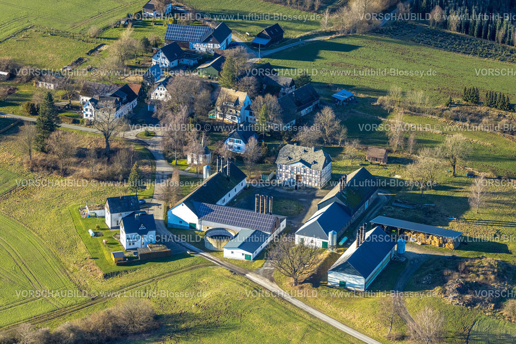 Meschede230205935 | Luftbild, Schederberge mit Hof und Fachwerkhaus, Berghausen, Meschede, Sauerland, Nordrhein-Westfalen, Deutschland