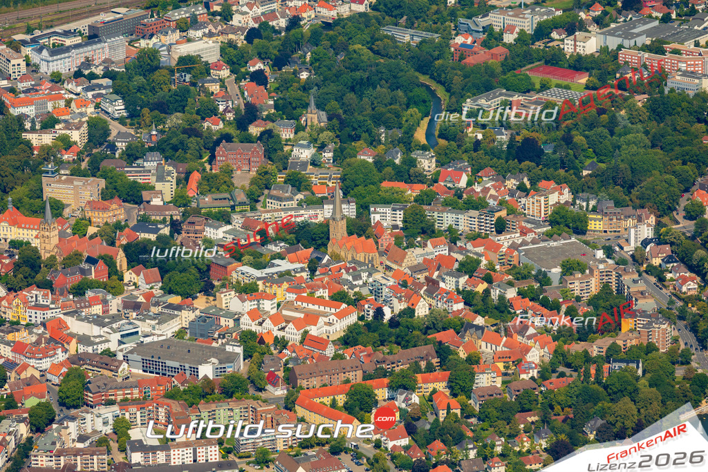 Luftbild der Stadt Herford - Die Luftaufnahme wurde 2025 vom UL-Flugzeug heraus erstellt ( keine Drohne ) - Hochauflösende Luftaufnahme - für professionelle Ausdrucke geeignet. Die Geschenkidee !Hier alle&nbsp;Infos zur Lizenzierung der LuftaufnahmeWir fliegen auch dieses Jahr wieder in Ihre Region um Luftbilder zu erstellen.- Luftbild anfragen