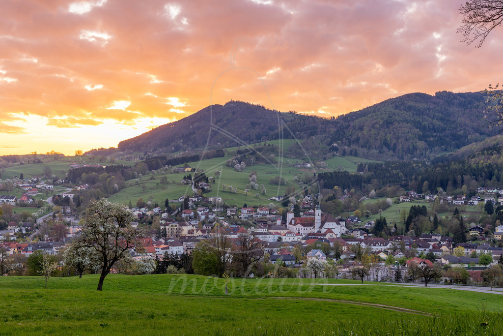 Morgenrot in Scheibbs | Ihre Fotografin im Lungau, ihre Fotografin im Mostviertel, Wandbilder Onlineshop, Imagefotos für Ihr Unternehmen,  - Realized with Pictrs.com