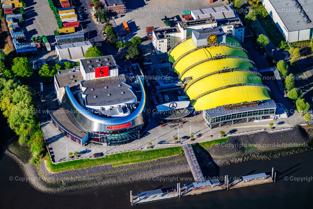 Hamburg_Stage_Theather_An_Der_Elbe_König_Der_Löwen_Musical_ELS_1631270425 | HAMBURG 27.04.2025 Musical- Theater von Stage Entertainment im Hamburger Hafen am Ufer der Elbe in Steinwerder in Hamburg. Weiterführende Informationen bei: AMA Group Associated Architects,  Schenk Fleischhaker Architekten Partnerschaft mbB. // Musical Theatre of Stage entertainment on the banks of the Elbe in Hamburg Steinwerder. Further information at: AMA Group Associated Architects,  Schenk Fleischhaker Architekten Partnerschaft mbB. Foto: Martin Elsen
