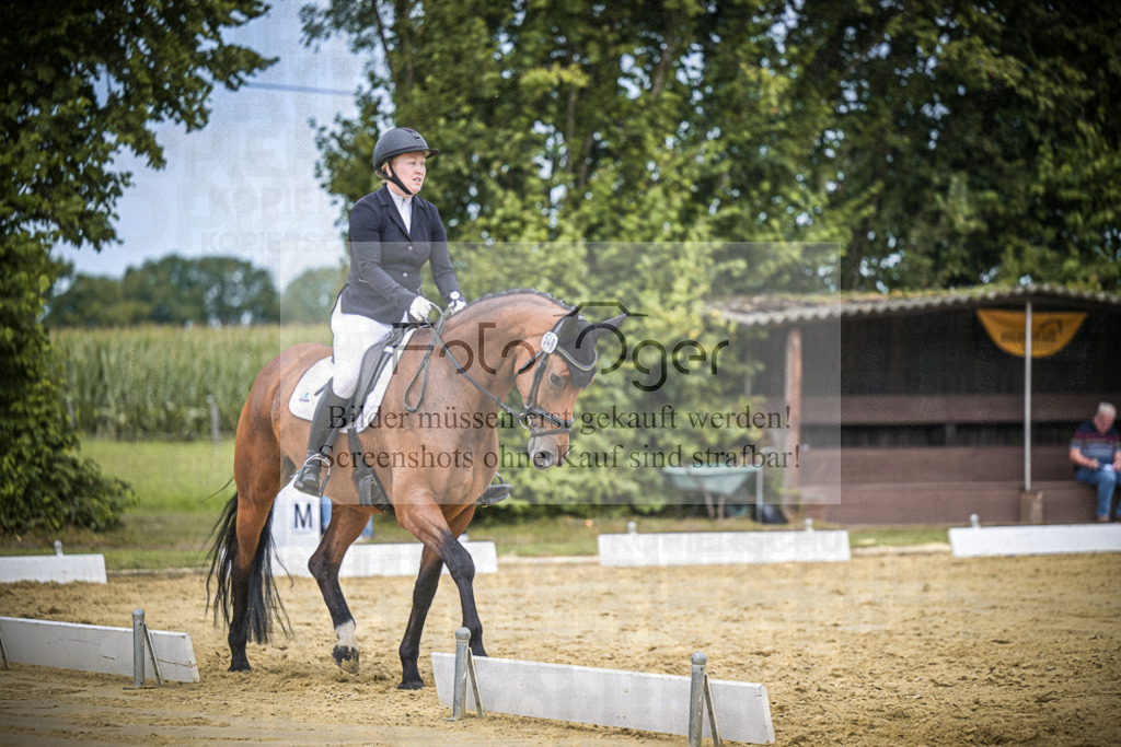 DOS_3723 | Entdecke hochwertige Reitturnierfotos von Foto Oger. Professionell, emotional und authentisch – jetzt Lieblingsmomente im Shop bestellen.Deutschlandweite Turnierfotografie. - Realisiert mit Pictrs.com
