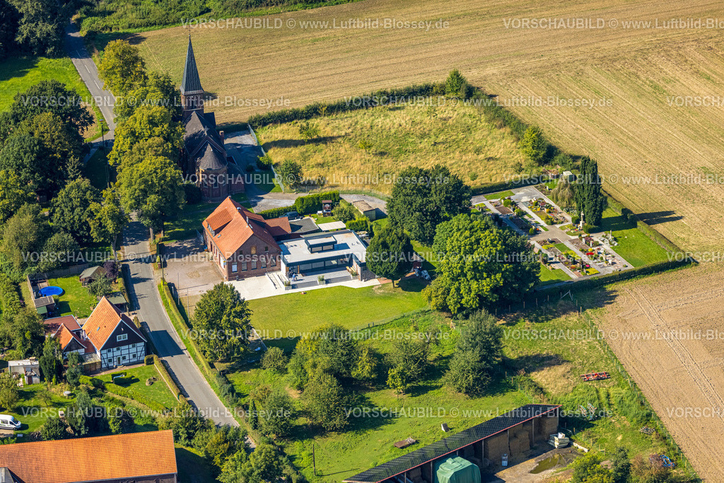 Hamm240805204 | Luftbild, Vereinsheim St. Hubertus Schützenbruderschaft Süddinker 1826 e.V., Person mit Rollator, katholischer Friedhof Süddinker Gräberfeld, Stadtbezirk Rhynern, Hamm, Ruhrgebiet, Nordrhein-Westfalen, Deutschland