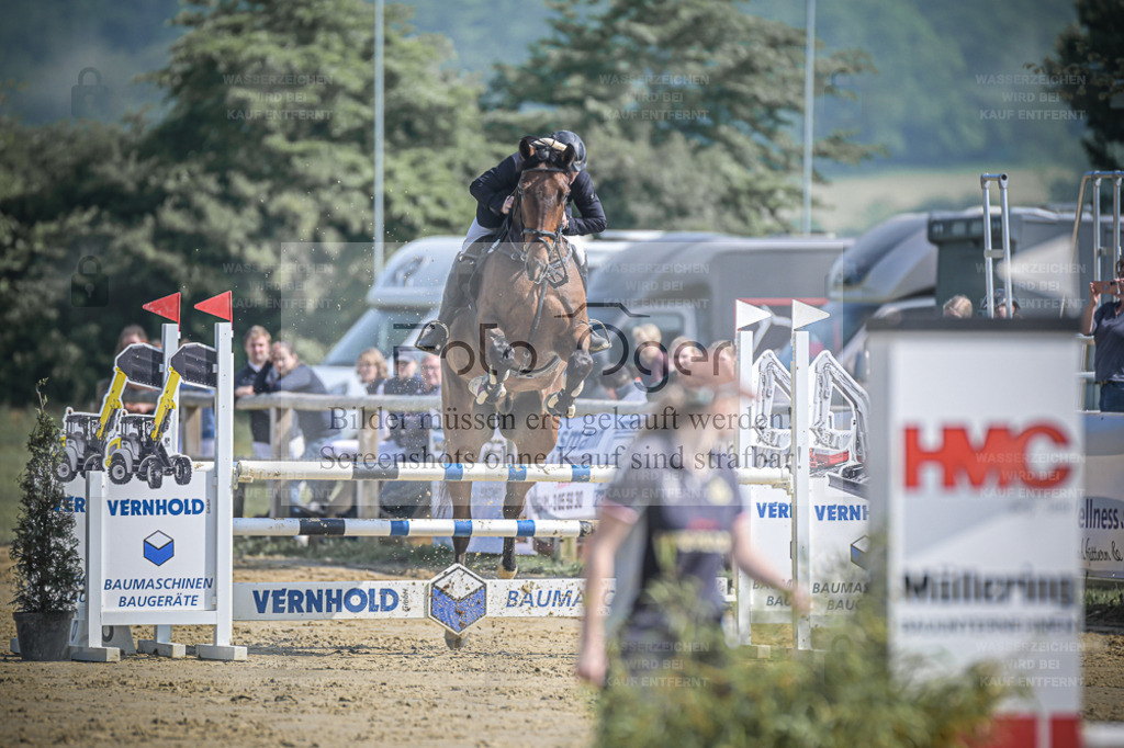 20240511-DOS_3765 | Entdecke hochwertige Reitturnierfotos von Foto Oger. Professionell, emotional und authentisch – jetzt Lieblingsmomente im Shop bestellen. - Realisiert mit Pictrs.com