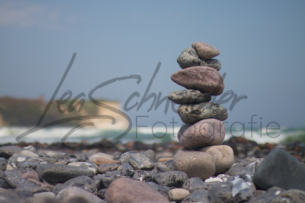 Meer 14 | Steinstapel auf Rügen am Kap Arkona. - Realisiert mit Pictrs.com