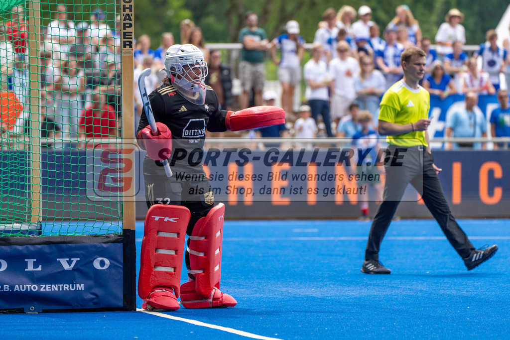 Final4_20250531-1154-HK107499 | Krefeld, Deutschland, 31.05.2025:  Feldhockey Final4 2025 – „Deutsche Feldhockey-Meisterschaften 2025“ im Gerd-Wellen-Hockeyanlage am 31.05.2025 in Krefeld, Deutschland. (Foto von Kramhöller/Fehrmann/Kaste)Krefeld, Germany, 31.05.2025: Feldhockey Final4 2025 – „Deutsche Feldhockey-Meisterschaften 2025“ in Gerd-Wellen-Hockeyanlage at 31.05.2025 in Krefeld, Deutschland. (Foto from Kramhöller/Fehrmann/Kaste)
