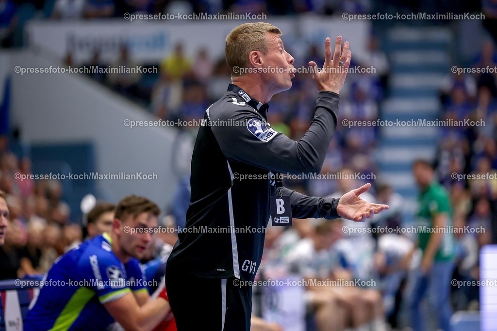 Gum30042601080 | 30.04.2026, Handball, 1. HBL, VfL Gummersbach - Frisch Auf! Göppingen, Saison 2025 / 2026 Herren, Schwalbe-Arena: Cheftrainer Guojon Valur Sigurosson (VfL Gummersbach #hc) gestikulierend am Spielfeldrand  