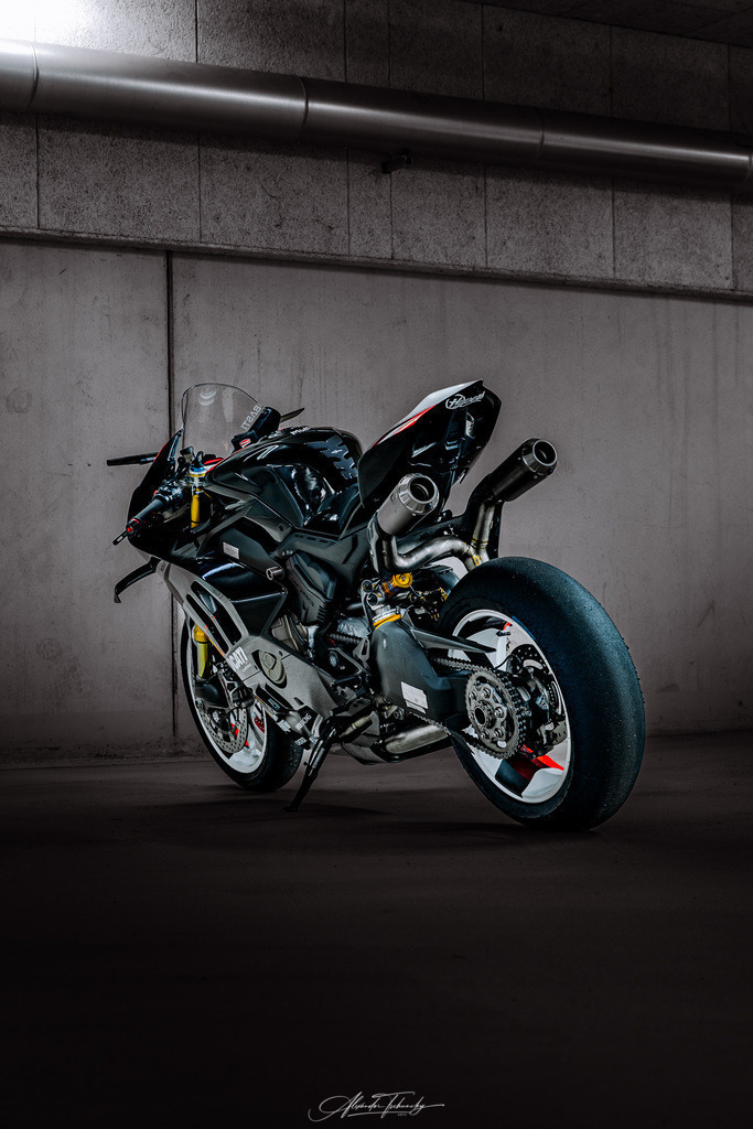 Ducati Panigale V4S | Entdecken Sie die faszinierende Welt von Alexander Tschuncky Arts: Kreative Fotografie, atemberaubende Automobilkunst und hochwertiger Bilderdruck. Lassen Sie sich inspirieren! - Realisiert mit Pictrs.com