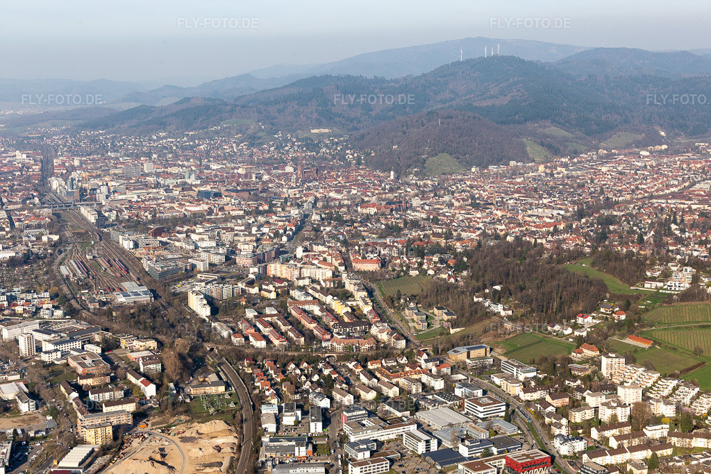 Luftbild: Lorettoberg im Ortsteil Unterwiehre-Nord in Freiburg im Bundesland Baden-Württemberg in Deutschland. Foto: IMG_113023.jpg vom 22.03.2019 durch Werner Riehm/FLY-FOTO.de