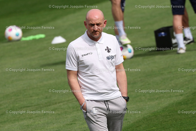 2400414_svdvsscf_0153 Kopie | Darmstadt, 14.04.2024 xjfx 1.Bundesliga SV Darmstadt 98 - SC Freiburg v.l., head coach, Trainer Torsten Lieberknecht (SV Darmstadt 98)





(DFL/DFB REGULATIONS PROHIBIT ANY USE OF PHOTOGRAPHS as IMAGE SEQUENCES and/or QUASI-VIDEO) - Realisiert mit Pictrs.com