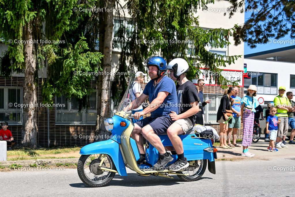 Slowakei_ Povazska Bystrica_ Veteran Tour Manin_ 14.06.2025-217 | 14.06.2025, Slowakei, SVK, Trenciansky kraj, Povazska Bystrica, im Bild Oldtimer Klub, Historische Fahrzeuge, Veteran Tour Manin, Auto, Alt, Besucher, Menschen, Feature, Symbolbild