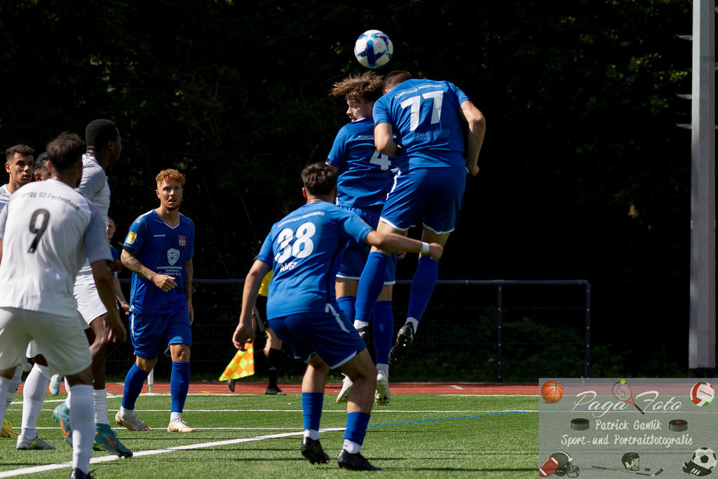 Testspiel: Spvgg. 03 Fechenheim - Türk Gücü Friedberg, 13.07.2024 | Nils Knecht (Türk Gücü Friedberg #4) & Kimi Dauth (Türk Gücü Friedberg #77) & Arda Amet (Türk Gücü Friedberg #38), Spvgg. 03 Fechenheim - Türk Gücü Friedberg, Frankfurt am Main, Sportanlage Birsteiner Straße, 13.7.2024 - Realisiert mit Pictrs.com