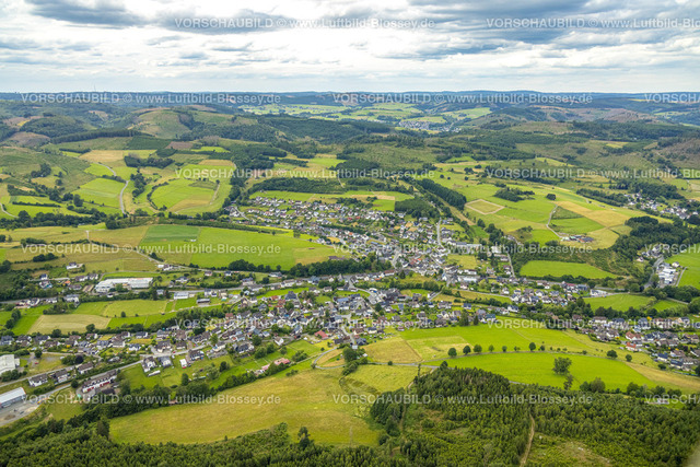 BadLaasphe240709303 | Luftbild, Ortsansicht Wohngebiet Banfe, waldige Hügellandschaft, Fernsicht und blauer Himmel mit Wolken, Banfe, Bad Laasphe, Wittgensteiner Land, Nordrhein-Westfalen, Deutschland