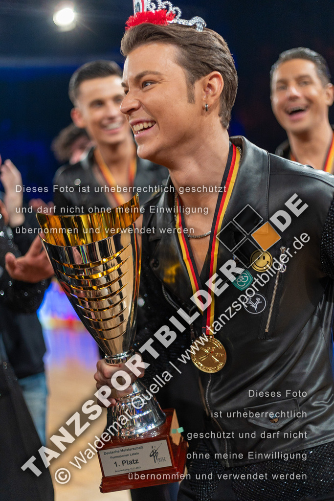 20231111-07282 | Hier finden Sie Tanz Bilder vom Latein und Standard Formationen tanzen. Sportbilder vom Tanzsport. Schöne Fotos und von Weltmeisterschaft, Europameisterschaft, Bundesliga, Regionalliga, Oberliga und Landesliga sowie von GOC Stuttgart, DanceComp, WM Bremen