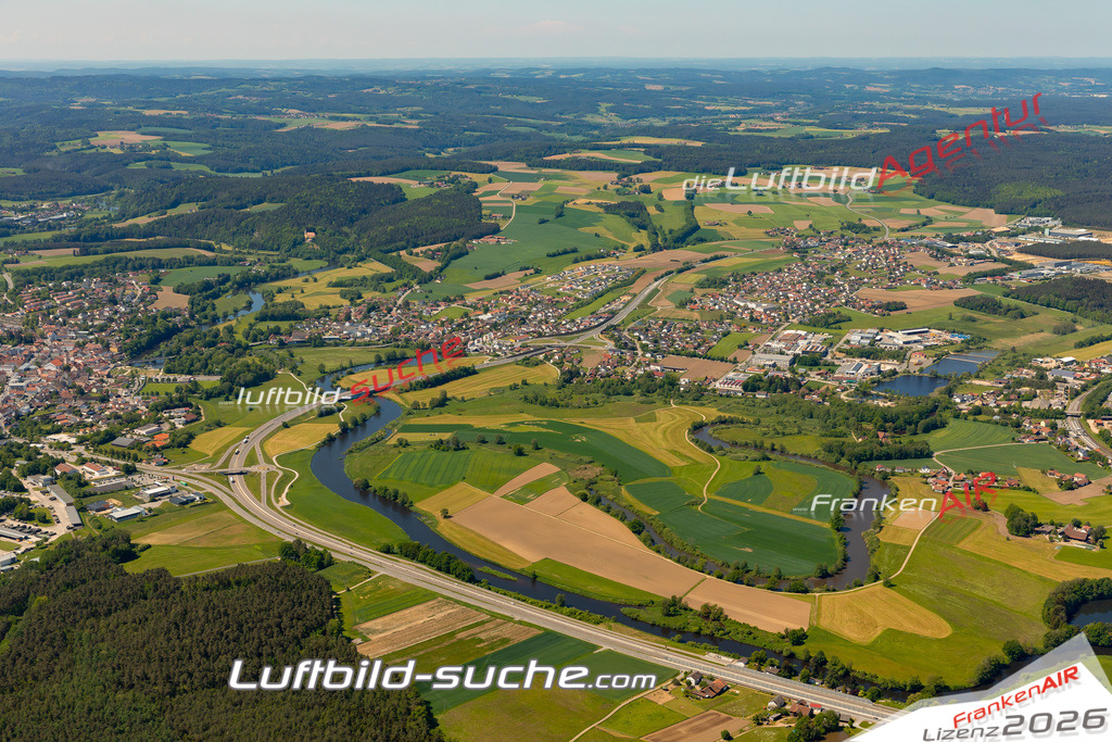 Das Luftbild zeigt :  Roding - Die Luftaufnahme wurde 2024 vom UL-Flugzeug aus erstellt ( keine Drohne ) - Hochauflösende Luftaufnahme - Für grossformatige Ausdrucke geeignet. Die Geschenkidee !Mit Lizenz und Bildrechte bestellbar