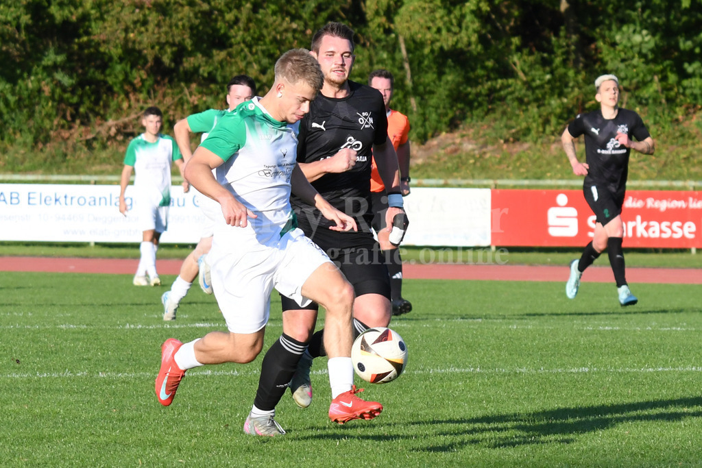 SpVgg GW Deggendorf : SV Oberpolling | Matthias Mittig (SpVgg GW Deggendorf #14) - Realisiert mit Pictrs.com