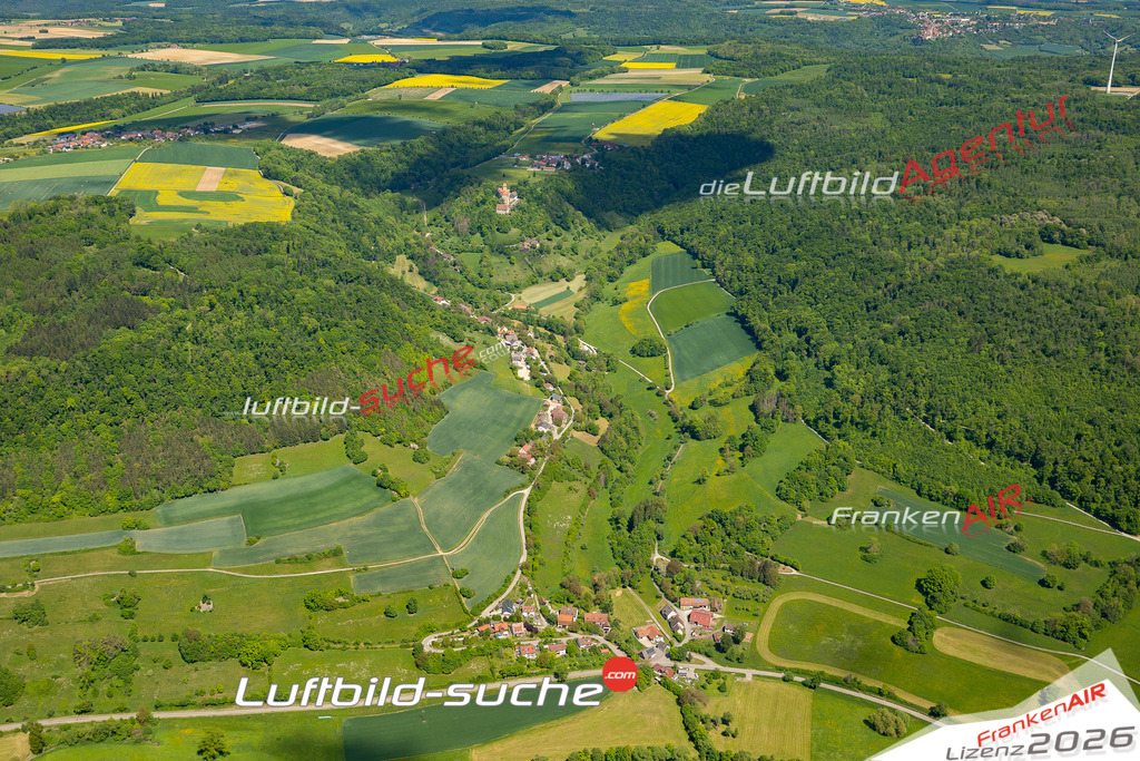 Klassische Luftaufnahme ohne Drohne zeigt:Steinkirchen bei Braunsbach - Die Luftbildaufnahme wurde 2025 vom UL-Flugzeug heraus erstellt ( keine Drohne ) - Hochauflösende Luftaufnahme -Nicht vergleichbar mit Google Maps oder Satelittenbilder- Die Geschenkidee !Mit Lizenz und Bildrechte bestellbar
