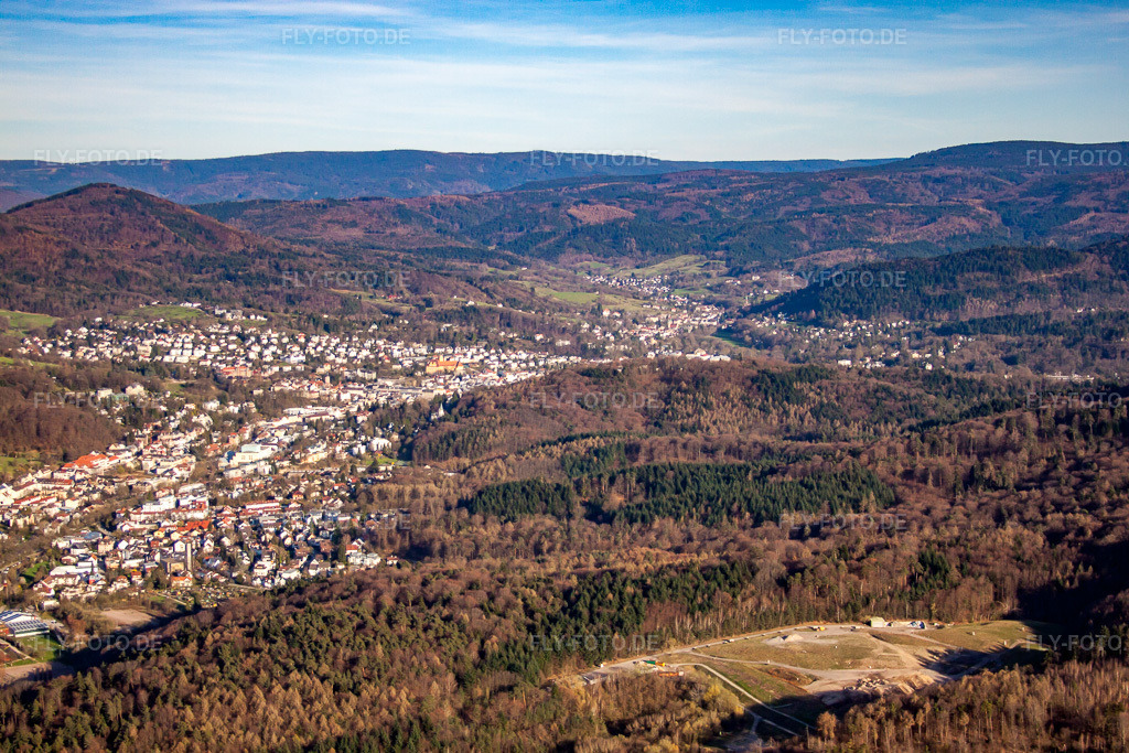 Luftbild: Ortsansicht von Westen in Baden-Baden im Bundesland Baden-Württemberg in Deutschland. Foto: IMG_56395.jpg vom 14.04.2013 durch Werner Riehm/FLY-FOTO.de