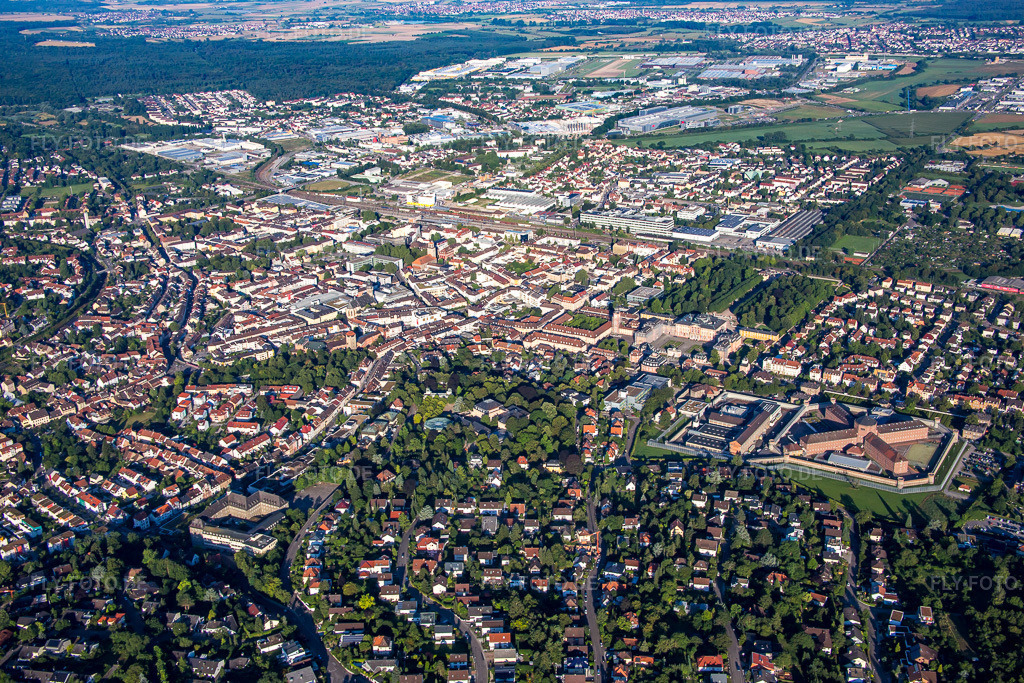 Luftbild: Ortsansicht von Nordosten in Bruchsal im Bundesland Baden-Württemberg in Deutschland. Foto: IMG_092324.jpg vom 01.08.2016 durch Werner Riehm/FLY-FOTO.de
