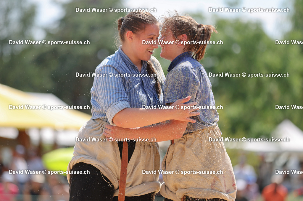 Vainqueur Finale Meitli 1 Laimbacher Carmen __ - Künzi Laura __ Lutteuses sur La _Commune de Romanel-sur-Lausanne__ _Canton de Vaud__ _Suisse_ Photos Waser David _sports-suisse.ch_ (3) | sports-suisse.ch