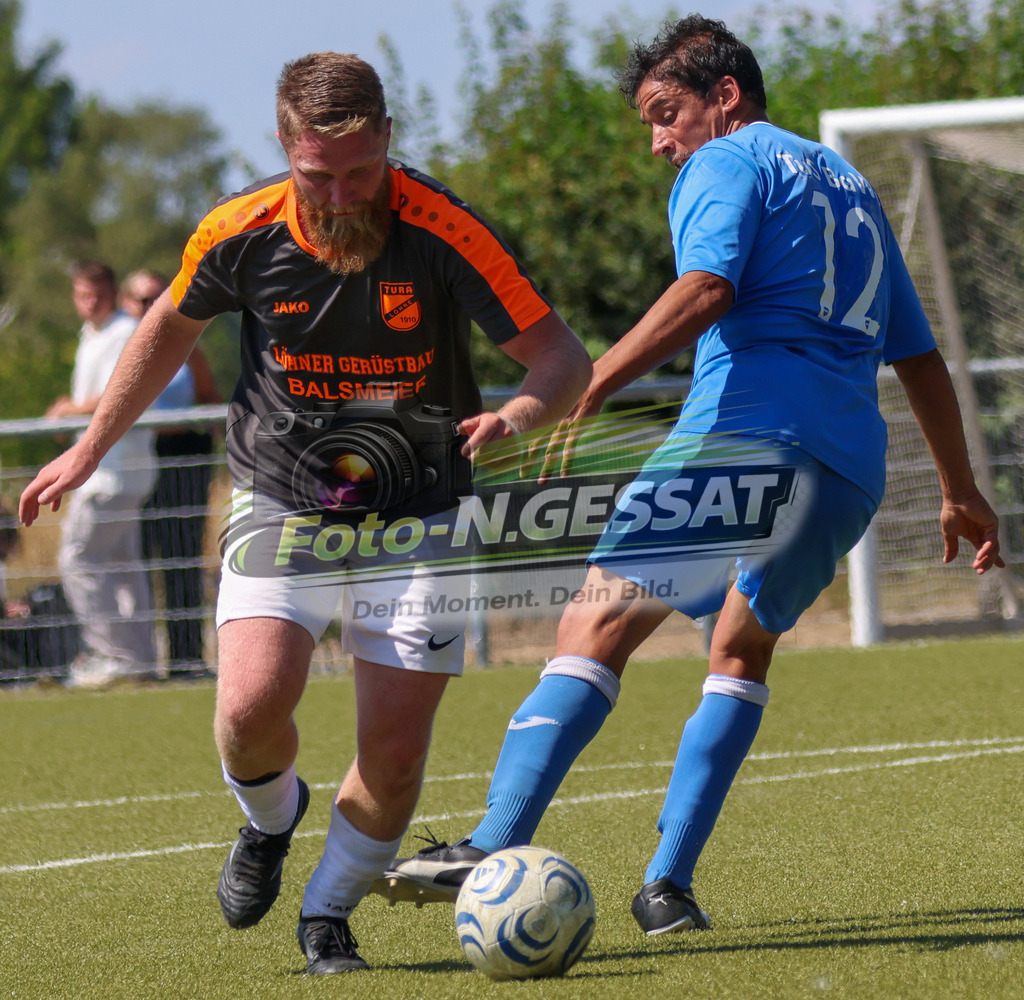 TuS Bardüttingdorf - TuRa Löhne | Auf dem Bild zu sehen: blau TuS Bardüttingdorf: Marcel Bieber ; grau TuRa Löhne: Lucas KöllingTuS Bardüttingdorf, TuRa Löhne, Saison 26/27, Kreispokal - Realisiert mit Pictrs.com