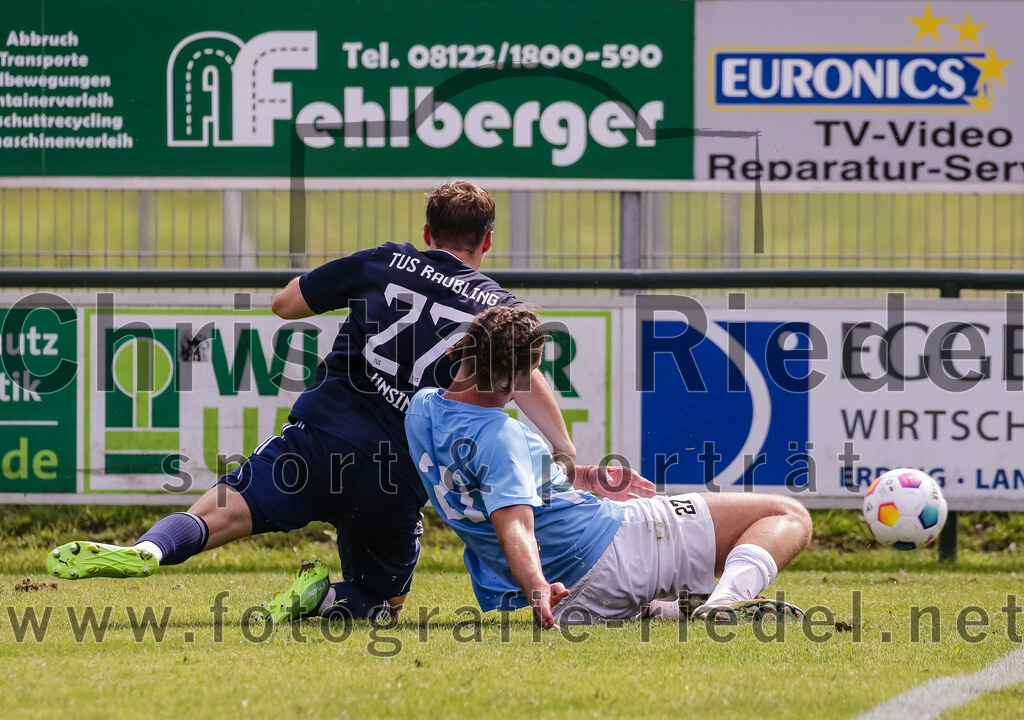 2023-08-26_118_FC_Langengeisling_gegen_TuS_Raubling | Erding, Deutschland, 26.08.2023:
Fußball, Bezirksliga Oberbayern Ost 2023 / 2024, 6. Spieltag, FC Langengeisling gegen TuS Raubling, Endergebnis: 2:0

Bastian Unsin (TuS Raubling, #27), Maximilian Birnbeck (FC Langengeisling, #27)

Foto: Christian Riedel / fotografie-riedel.net