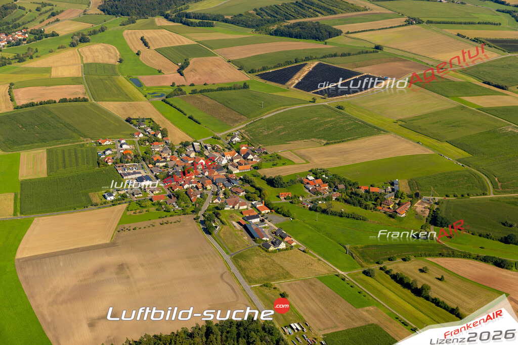 Das Luftbild zeigt : Wasmuthhausen Maroldsweisach - Die Luftaufnahme wurde 2023 vom UL-Flugzeug aus erstellt ( keine Drohne ) - Hochauflösende Luftaufnahme - Für grossformatige Ausdrucke geeignet. Die Geschenkidee !Mit Lizenz und Bildrechte bestellbar