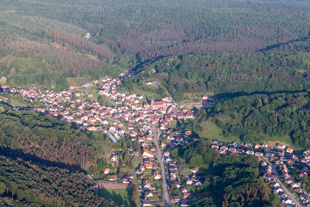 Vue aérienne: Cherche à Soucht dans le département Moselle, France. Photo: IMG_107276.jpg prise le 18/05/2018 par Werner Riehm/FLY-FOTO.euRésolution de l'original: 5472 x 3648 px