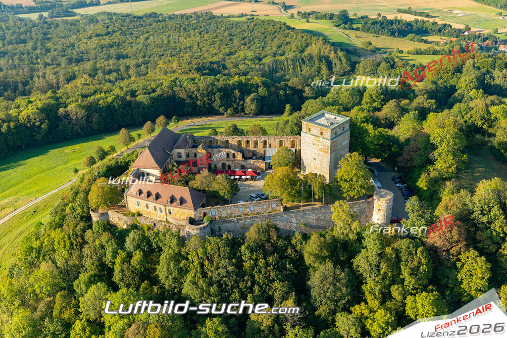 Das Luftbild zeigt : Giechburg Scheßlitz - Die Luftaufnahme wurde 2024 vom UL-Flugzeug aus erstellt ( keine Drohne ) - Hochauflösende Luftaufnahme - Für grossformatige Ausdrucke geeignet. Die Geschenkidee !Mit Lizenz und Bildrechte bestellbar
