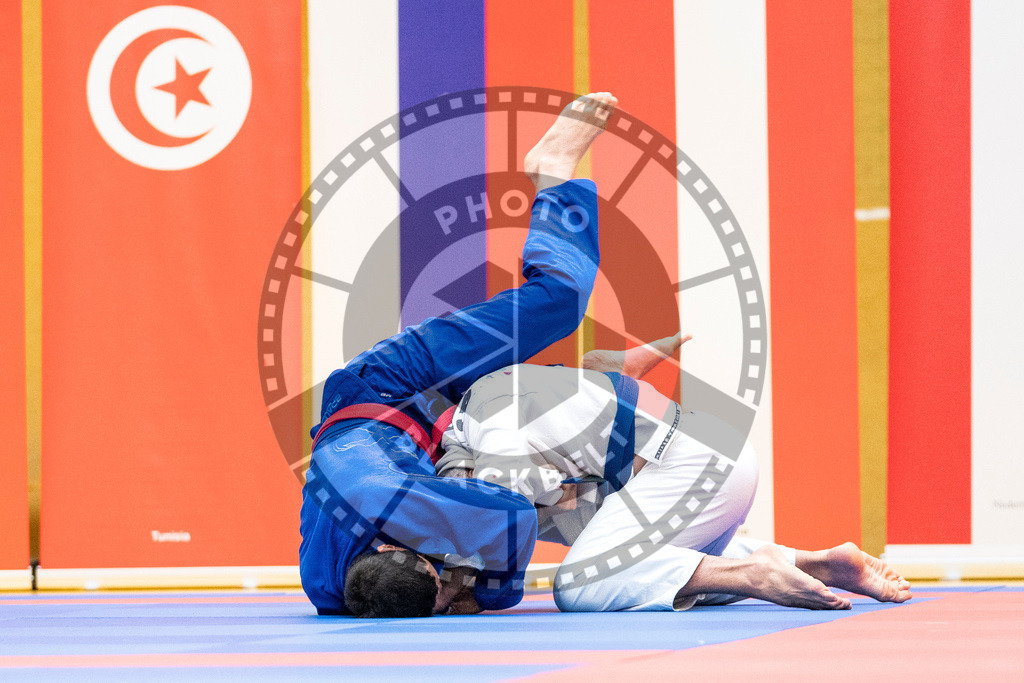 20231118PBB11107 | Fighters compete during the AJP Tour 600 Frankfurt Championship in Frankfurt/Main, Germany, on November 18, 2023.