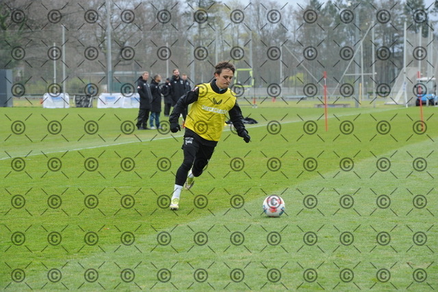 RGE_9128 | Hertha BSC, 2.Bundesliga, Herren, Training, Saison 2025/26, Michal Karbownik ( Hertha BSC ),  Montag, 30.03. 2026,   Fotograf: Ralf Gebhardt - Realisiert mit Pictrs.com