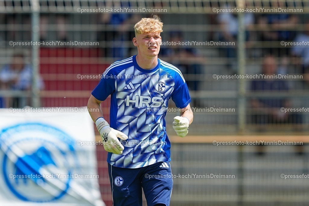 xYDR20072501042 | 20.07.2025, xydrx, Fußball, Rot Weiss Ahlen - FC Schalke 04, Testspiel, Wersestadion: Johannes Siebeking (FC Schalke 04 #36)