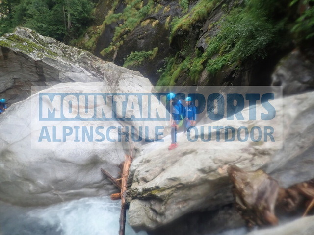 P1040329 | Bestelle die Bilder deines Berg- oder Wasser-Abenteuers mit Mountain Sports bequem von zu Hause aus direkt über unseren Online Fotoshop von pictrs.com. - Realisiert mit Pictrs.com
