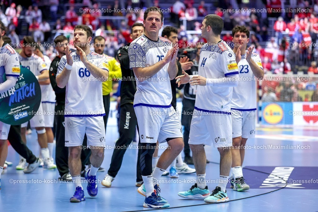 EHF26012601062 | 26.01.2026, Handball, Men's EHF EURO 2026, Norwegen - Portugal, Jyske Bank Boxen in Herning, Dänemark, Main Round:   Joao Pedro Vinhas Silva Gomes (Portugal #66)  Antonio Antunes Baeta Rodrigues Areia (Portugal #25)  Rui Sousa Martins Silva (Portugal #14)   Diogo Ferraz Branquinho (Portugal #23) nach dem Unentschieden gegen Norwegen